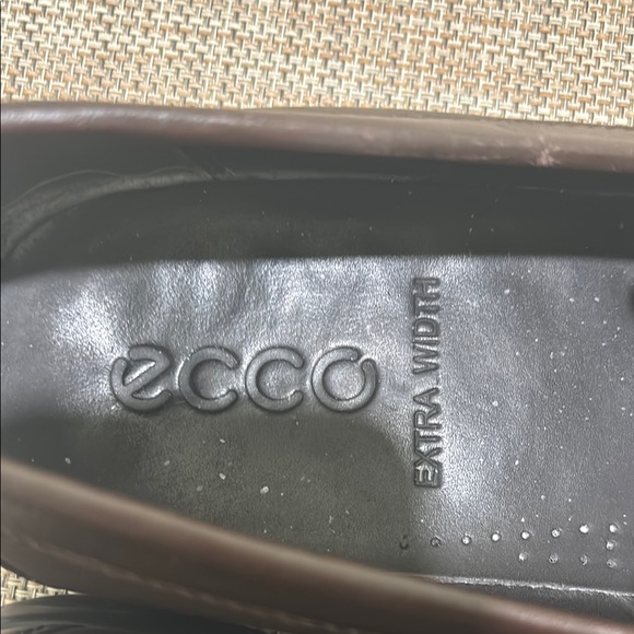 Ecco Brown Leather Slip-on Loafers. Men\'s 11. Excellent condition. Very stylish!